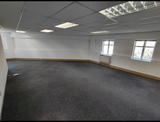 111M² OFFICE TO LET IN FOURWAYS